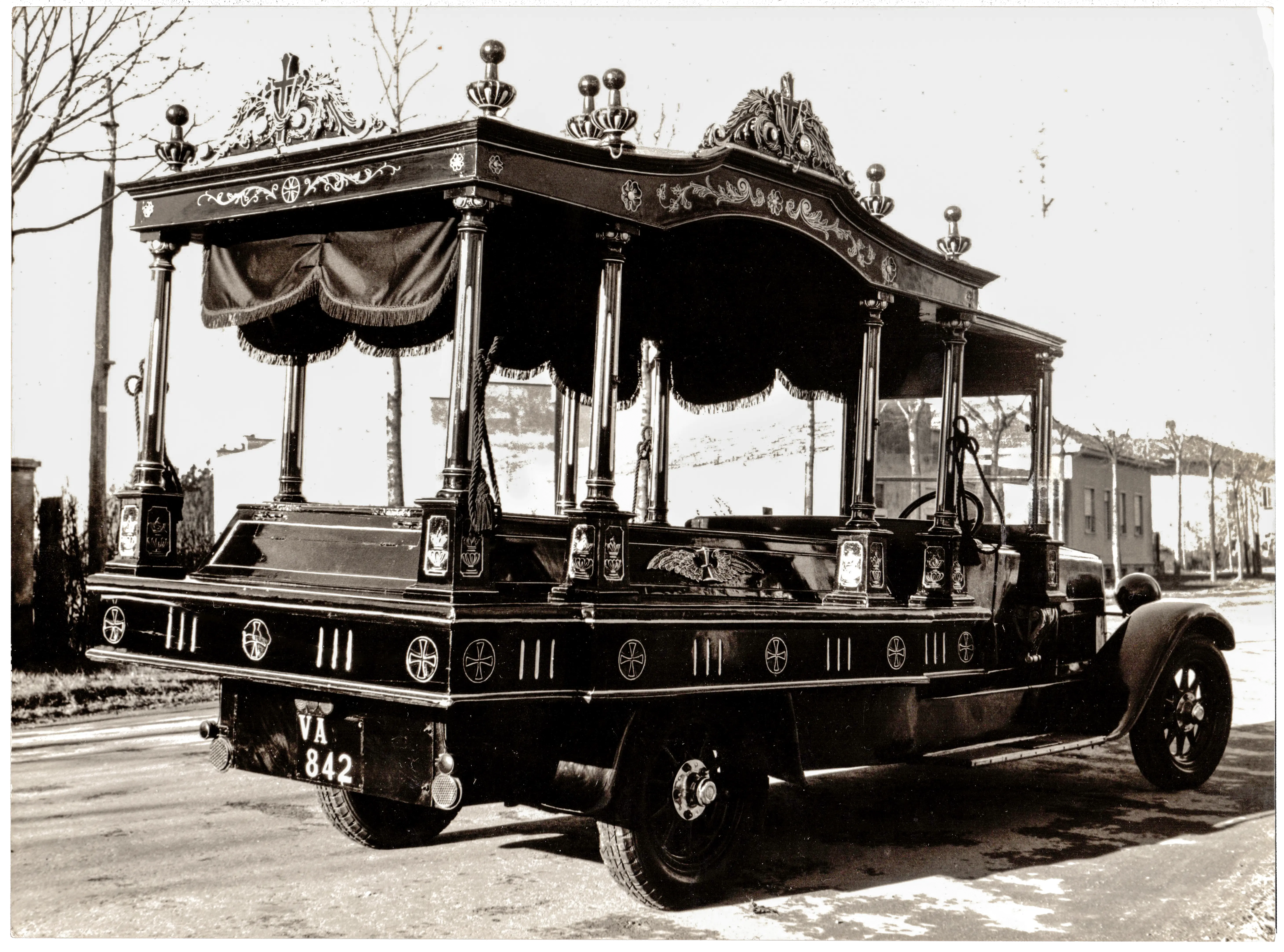 Auto funebre elettrica Rognini & Balbo, modello Artena, 1927. Collezione privata Mismirigo Onoranze Funebri